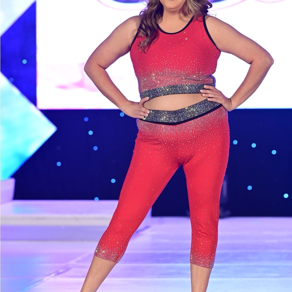 Elegant Red Women's Capri Set